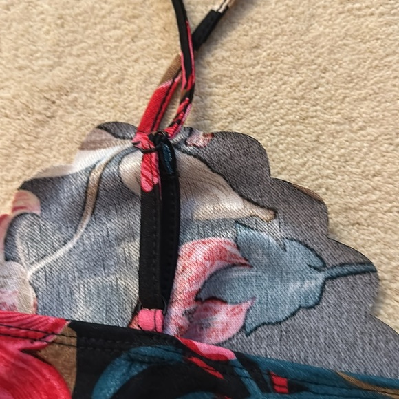 Gorgeous floral printed body suit - Picture 6 of 8